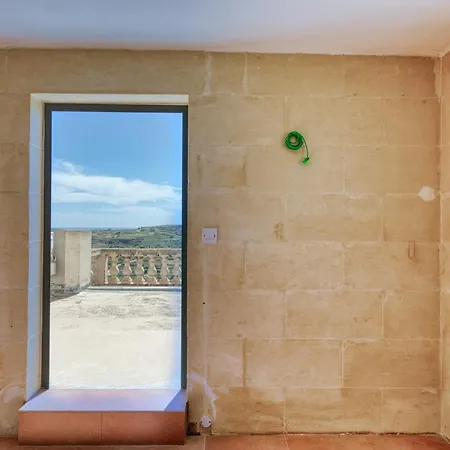 Apartment Spacious, Bright, Valley & Sea View Maisonette Xaghra