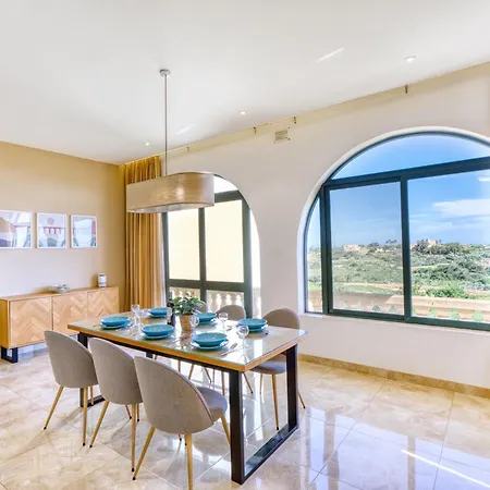 Spacious, Bright, Valley & Sea View Maisonette * Xaghra