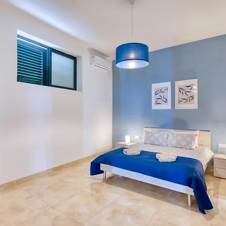 Apartment Spacious, Bright, Valley & Sea View Maisonette