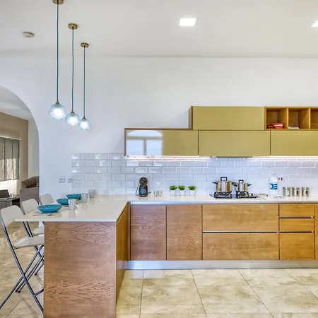 Spacious, Bright, Valley & Sea View Maisonette Xaghra