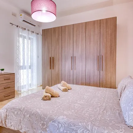 Apartment Spacious, Bright, Valley & Sea View Maisonette *