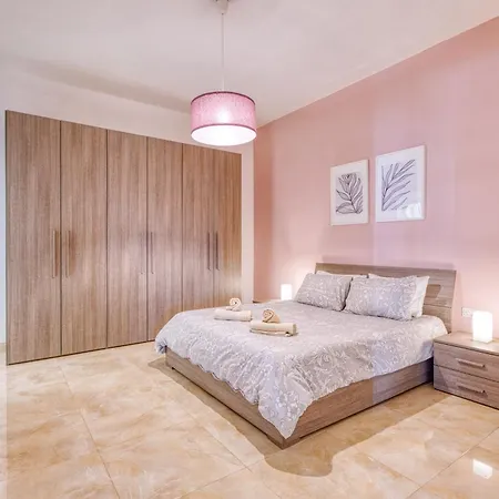 Apartment Spacious, Bright, Valley & Sea View Maisonette *