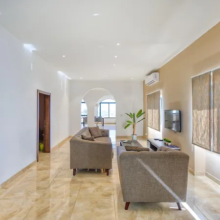 Spacious, Bright, Valley & Sea View Maisonette *