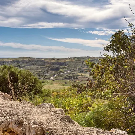 Spacious, Bright, Valley & Sea View Maisonette *