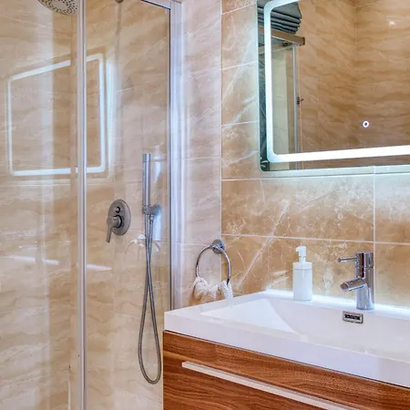 アパート Spacious, Bright, Valley & Sea View Maisonette *