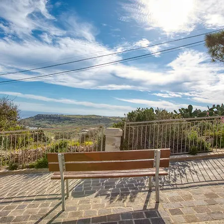 アパート Spacious, Bright, Valley & Sea View Maisonette *