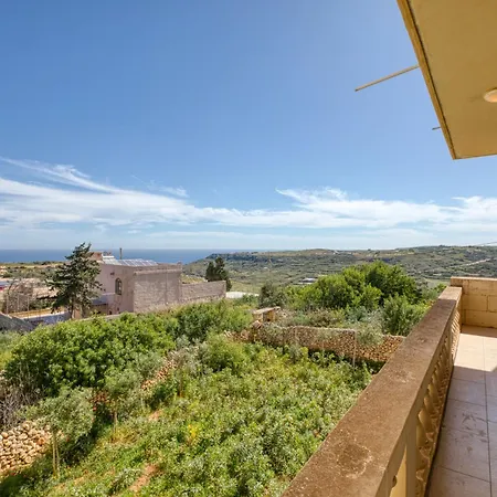 アパート Spacious, Bright, Valley & Sea View Maisonette