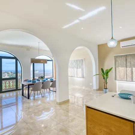 Spacious, Bright, Valley & Sea View Maisonette Apartmán *