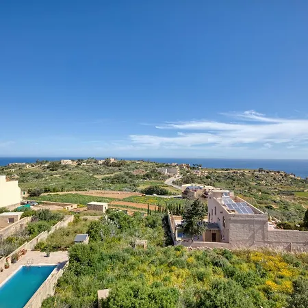 Spacious, Bright, Valley & Sea View Maisonette Apartment Xaghra
