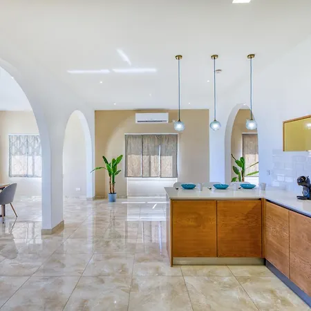 Apartment Spacious, Bright, Valley & Sea View Maisonette Xaghra