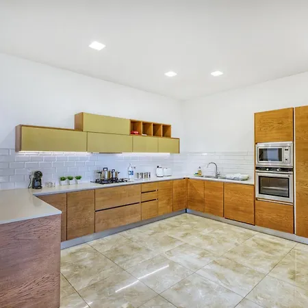 Spacious, Bright, Valley & Sea View Maisonette Apartment *