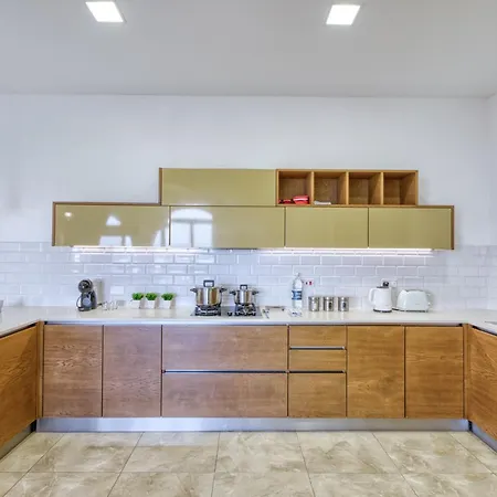 アパート Spacious, Bright, Valley & Sea View Maisonette *