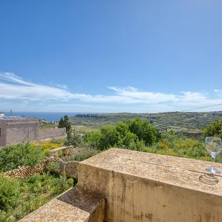 Spacious, Bright, Valley&sea View Maisonette *
