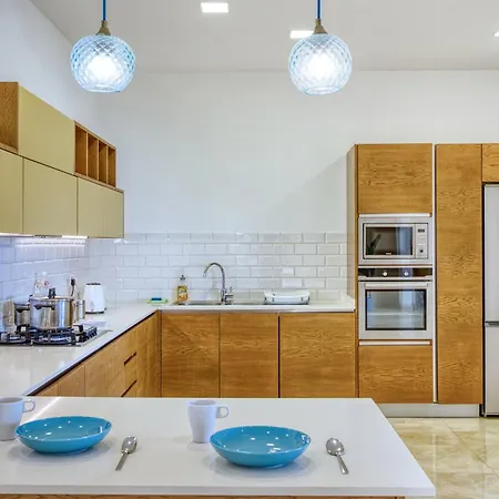 Spacious, Bright, Valley & Sea View Maisonette * Xagħra