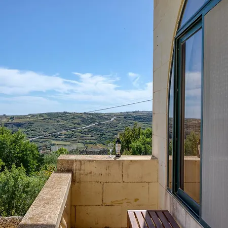 Apartment Spacious, Bright, Valley & Sea View Maisonette