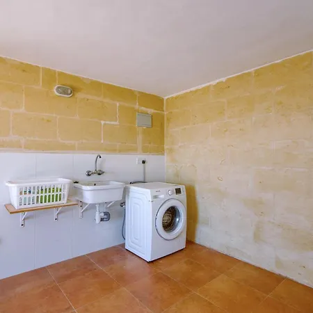 アパート Spacious, Bright, Valley & Sea View Maisonette