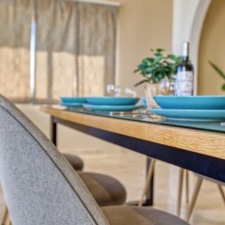 Spacious, Bright, Valley & Sea View Maisonette Apartment Xaghra