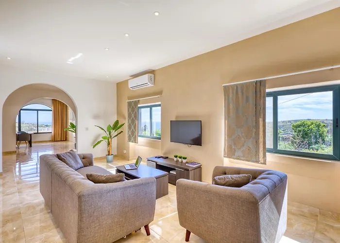 Spacious, Bright, Valley & Sea View Maisonette Appartement *