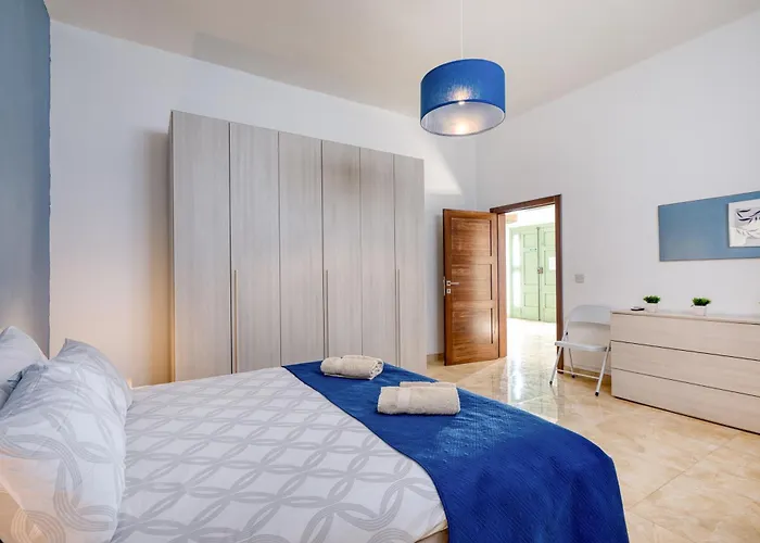 Spacious, Bright, Valley & Sea View Maisonette Xagħra