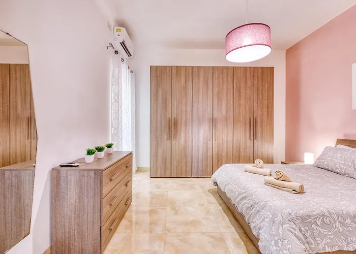 Spacious, Bright, Valley & Sea View Maisonette Appartement Xagħra