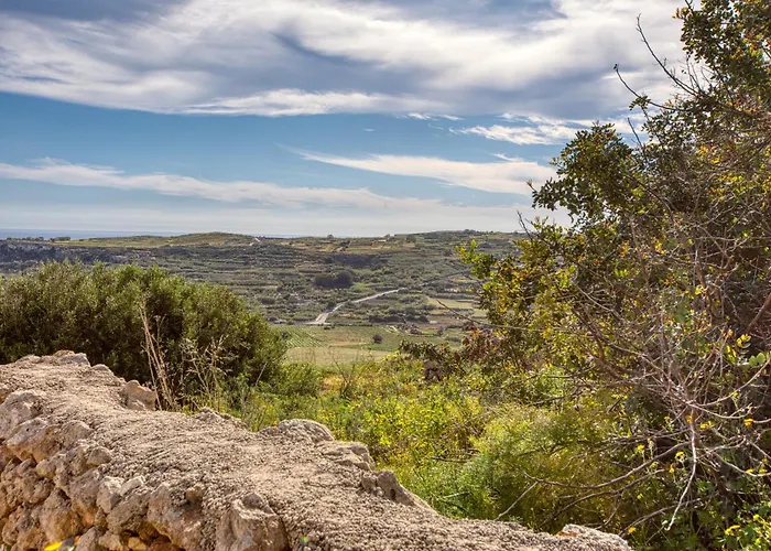 Spacious, Bright, Valley&sea View Maisonette *