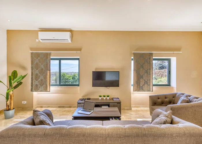 Spacious, Bright, Valley & Sea View Maisonette Appartement