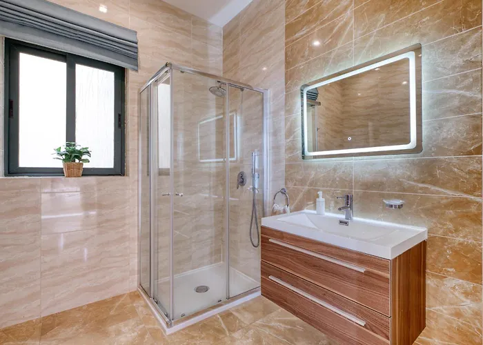 Spacious, Bright, Valley&sea View Maisonette *