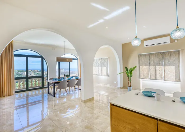 Spacious, Bright, Valley & Sea View Maisonette Appartement *