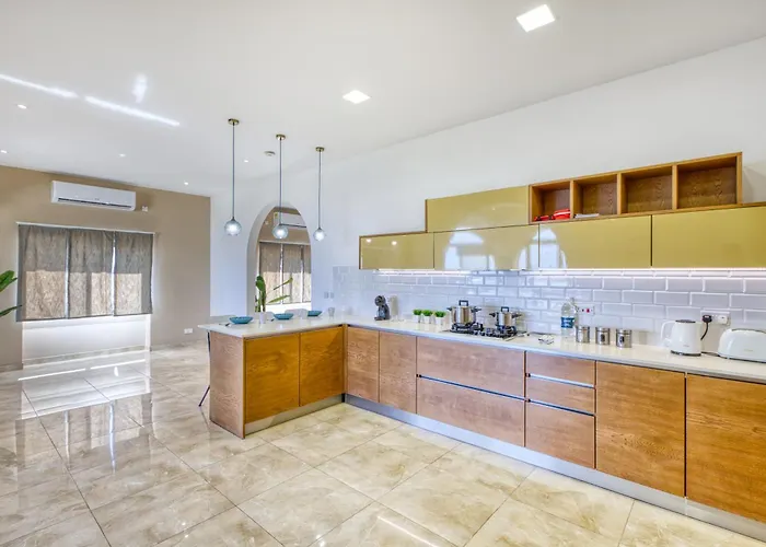 Spacious, Bright, Valley & Sea View Maisonette