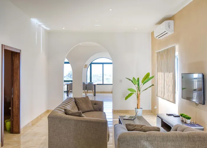 Spacious, Bright, Valley&sea View Maisonette Xagħra