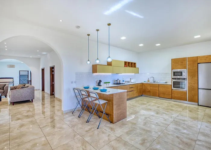 Spacious, Bright, Valley & Sea View Maisonette * Xagħra