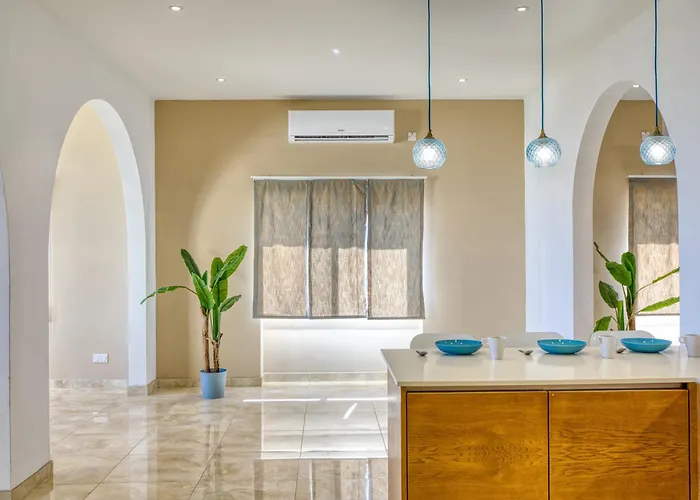 Spacious, Bright, Valley & Sea View Maisonette Xagħra